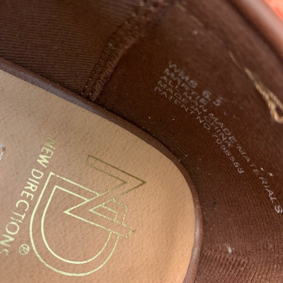 New Directions Slip-on Shoes - Size 6.5 - Picture 2 of 3